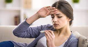 mujer con fiebre